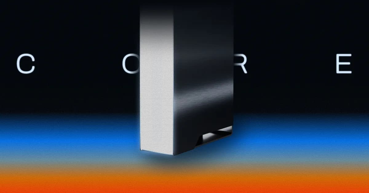 Core, một khối thép xước đứng thẳng trên nền tối có chữ CORE, phía dưới là dải màu xanh dương và cam