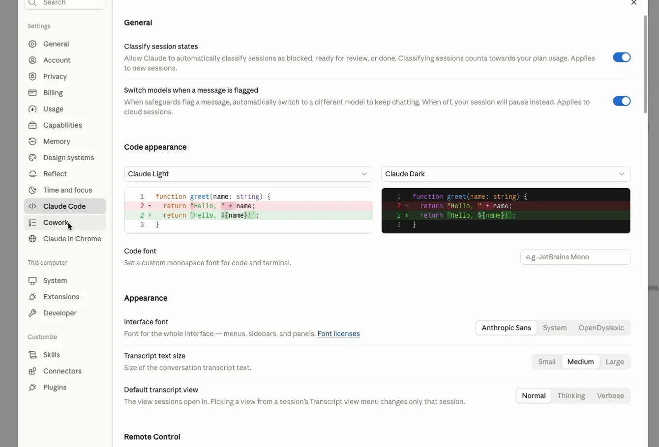 Cửa sổ Settings giao diện sáng, cột trái đang chọn Claude Code. Bên phải: mục General với Classify session states và Switch models when a message is flagged (đều đang bật); Code appearance với Claude Light, Claude Dark và ô xem trước mã; Code font; Appearance với Interface font, Transcript text size, Default transcript view.